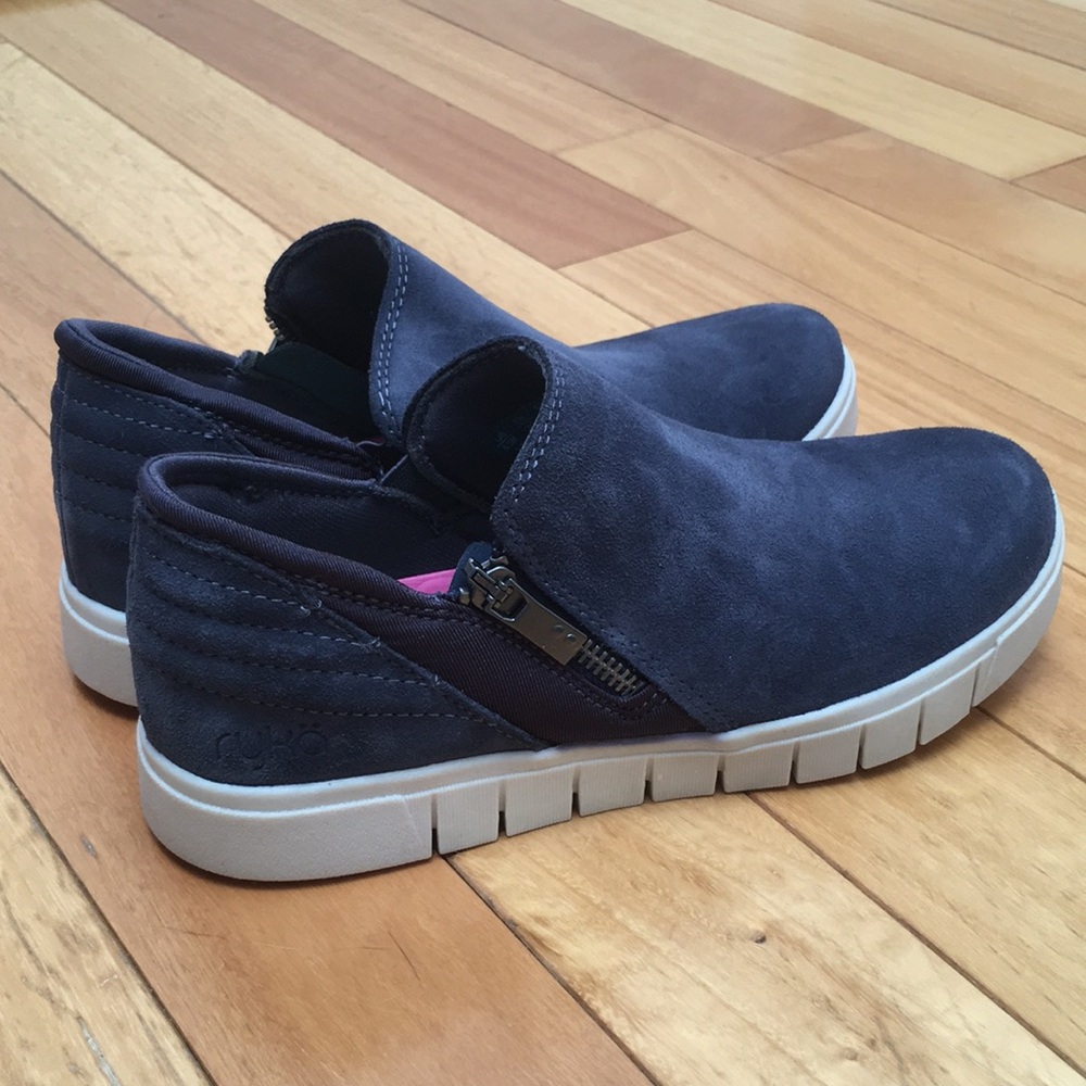 NWOT Ryka Hensley Zip sneakers